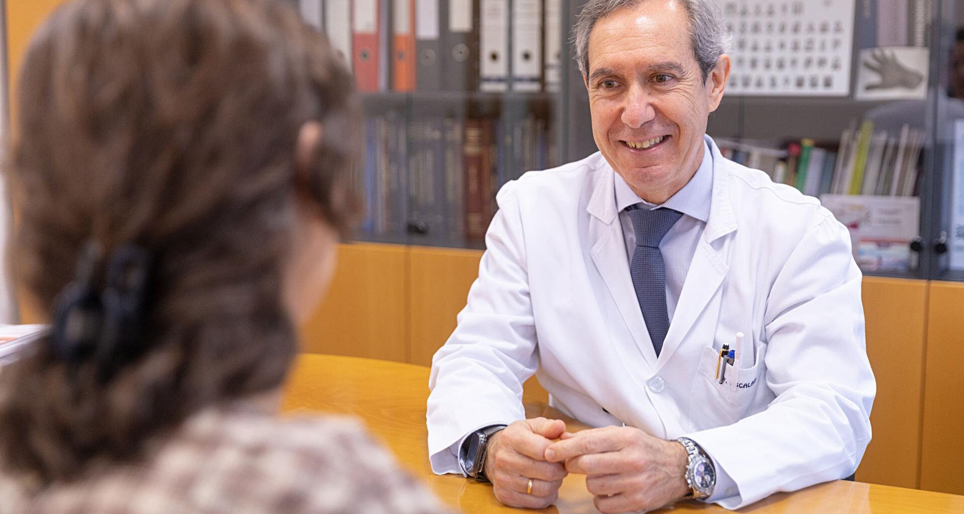 Dr. Javier Escalada: “Observamos más casos de osteoporosis entre mujeres jóvenes, antes de la menopausia”