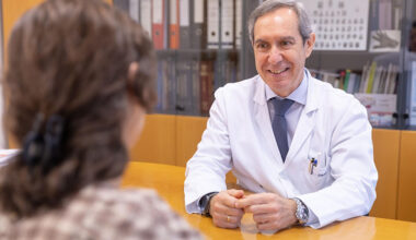 Dr. Javier Escalada: “Observamos más casos de osteoporosis entre mujeres jóvenes, antes de la menopausia”