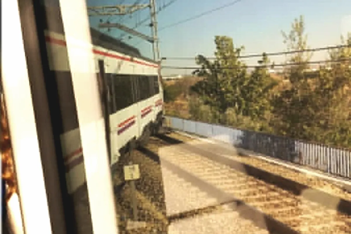 Seis heridos leves al descarrilar un tren de Cercanías junto a San Fernando de Henares - El Mundo