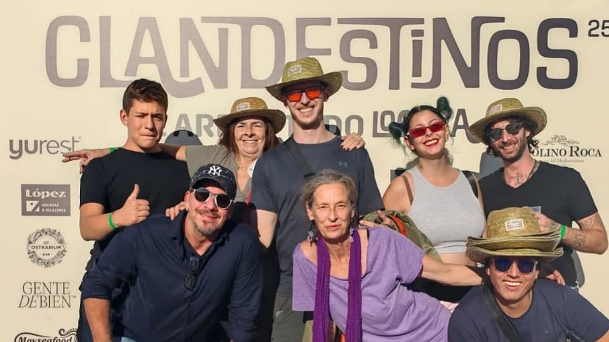 Paola Dominguín disfruta con sus hijos y Nacho Palau, el ex de Miguel Bosé, en Valencia