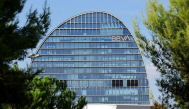 El BBVA obtiene un beneficio "récord" en nueve meses, pese a las turbulencias de la OPA sobre Sabadell