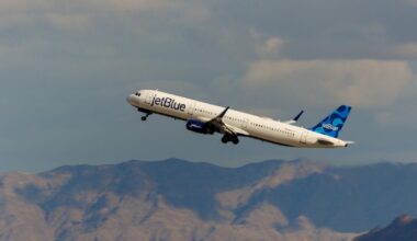 Vuelo de Cancún a EEUU aterriza de emergencia en Florida; reportan varios heridos
