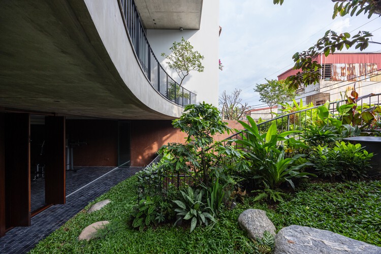 Casa HN08 / TNT Architecture - Fotografía exterior, Jardín, Balcón