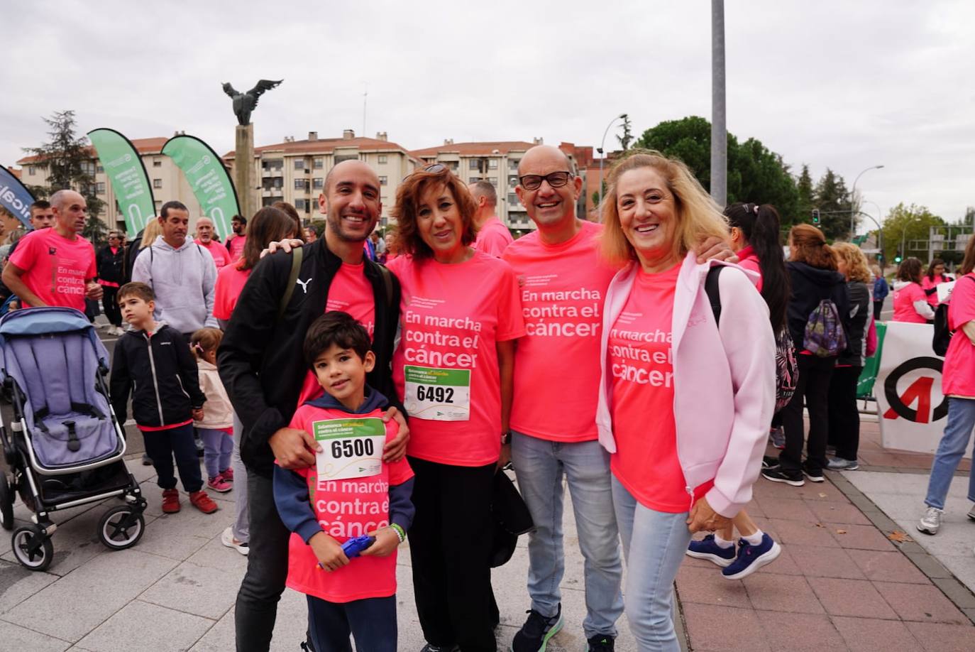 Salamanca 'se tiñe' de rosa por el cáncer