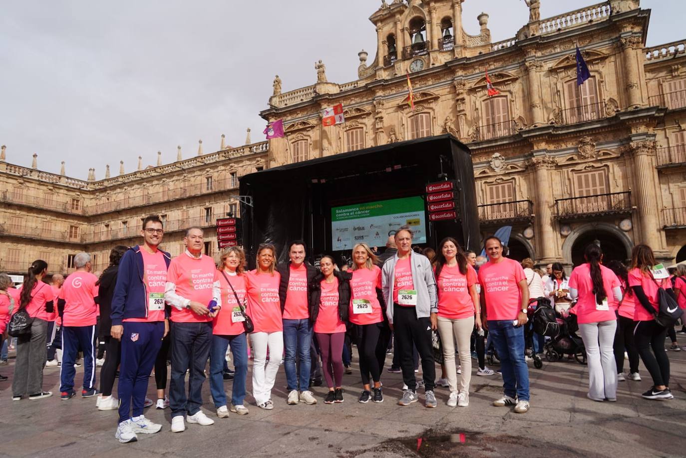 Salamanca 'se tiñe' de rosa por el cáncer