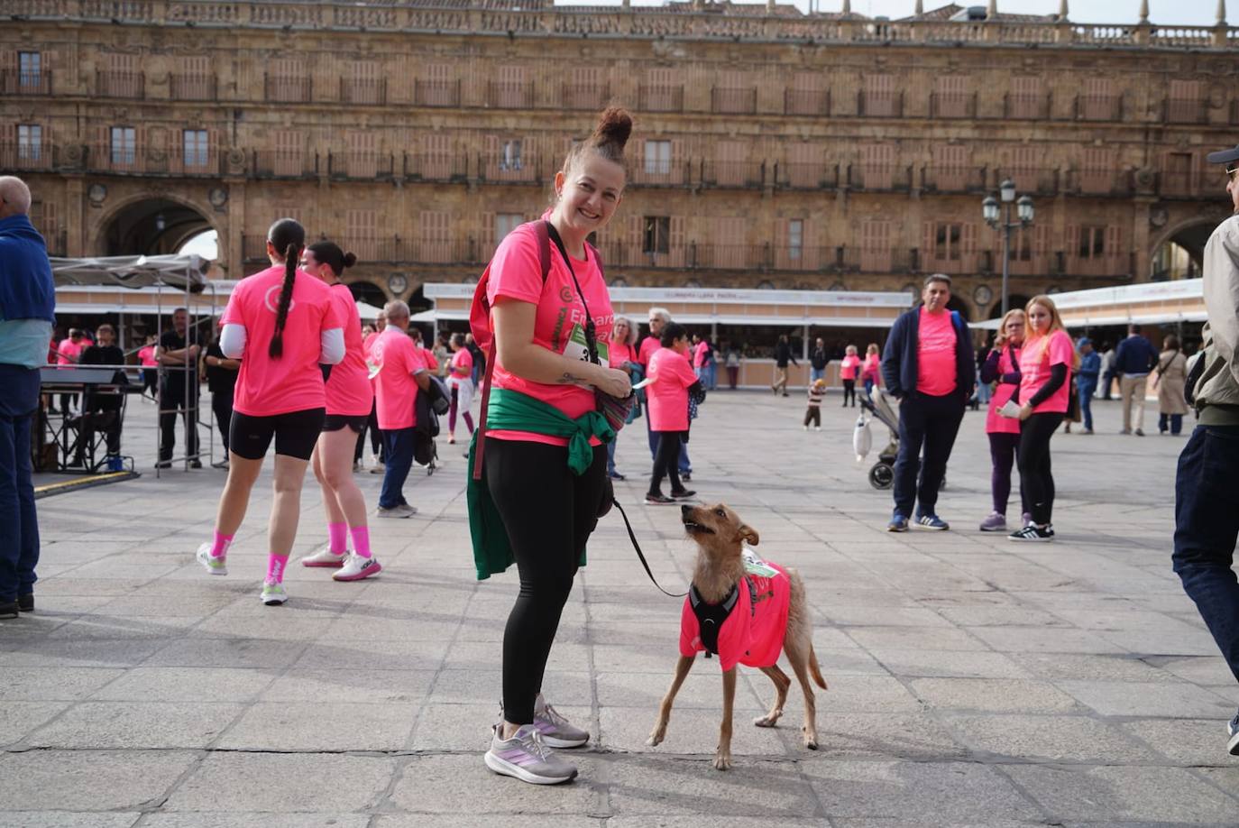 Salamanca 'se tiñe' de rosa por el cáncer