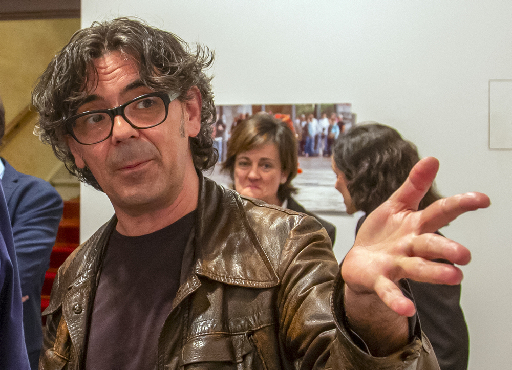 Miembros del jurado y el fotógrafo galardonado.