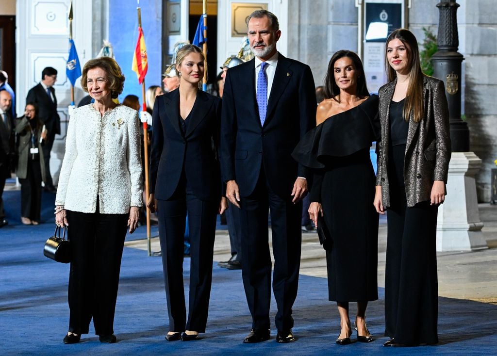 Plano entero de la Familia Real en los Premios Princesa de Asturias 2024
