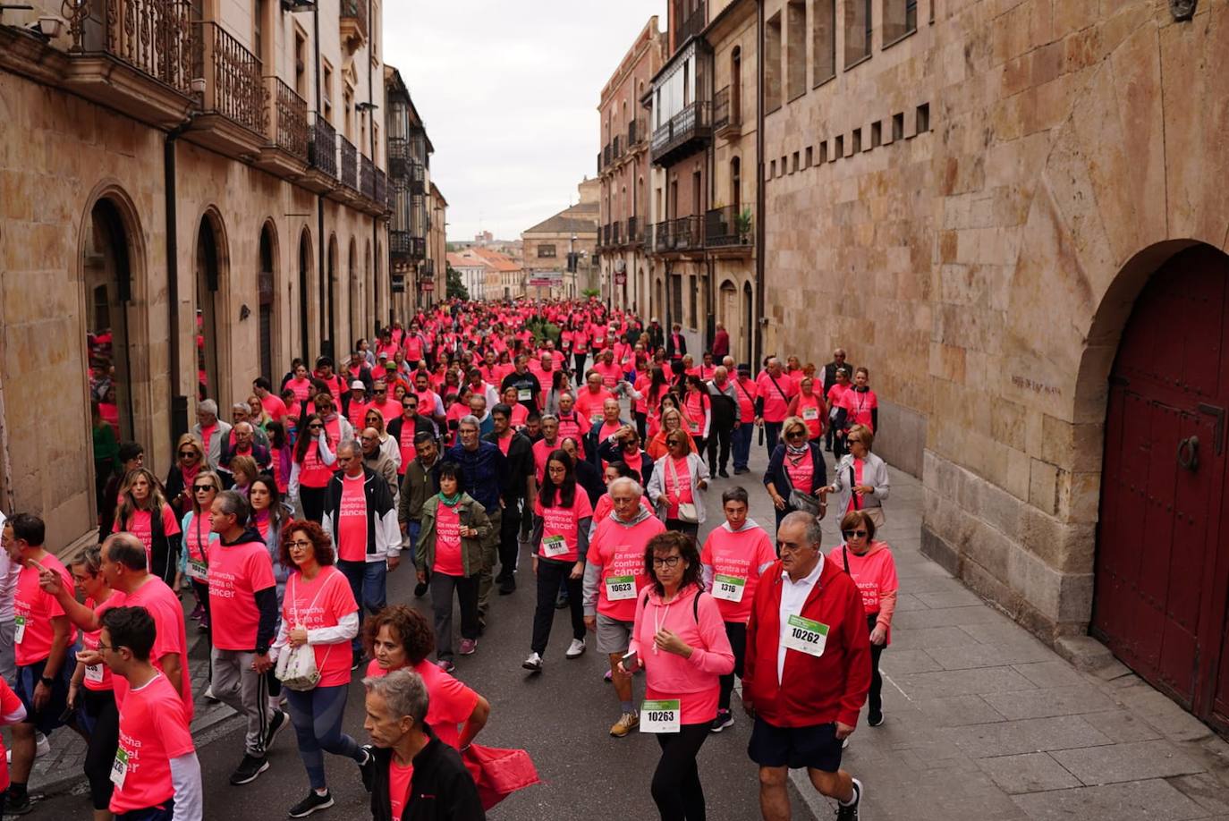 Salamanca 'se tiñe' de rosa por el cáncer