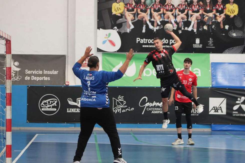 El Balonmano Lanzarote Ciudad de Arrecife suma una trabajada victoria ante Cañiza