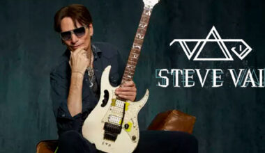 Steve Vai muestra su estudio. Single de ENTHRONED. EP de ELECTRIC BOYS.