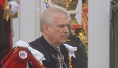 El hermano de la mujer que denunció al príncipe Andrés celebra su renuncia al título real