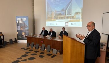 El Clúster da Pizarra acerca este material a los futuros arquitectos técnicos en A Coruña
