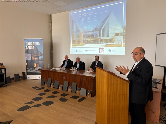El Clúster da Pizarra acerca este material a los futuros arquitectos técnicos en A Coruña