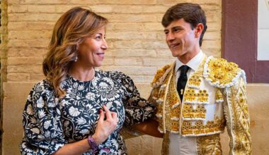 "Alcaldesa, esto es por la ayuda a la escuela"