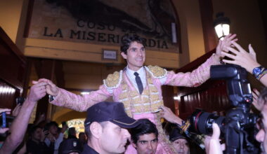 Crónica taurina | Goliat puede a David en un duelo sinsentido