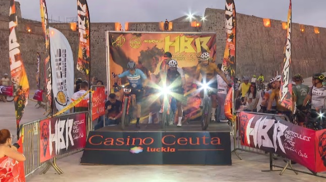 Alejandro Carmona y Tara Jiménez dominan la crono de la III Hércules Bike Race