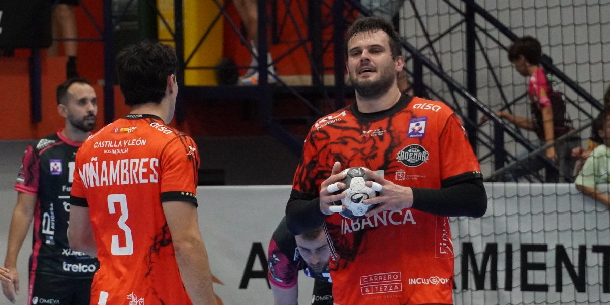 El ABANCA ADEMAR LEÓN comienza la competición europea con derrota