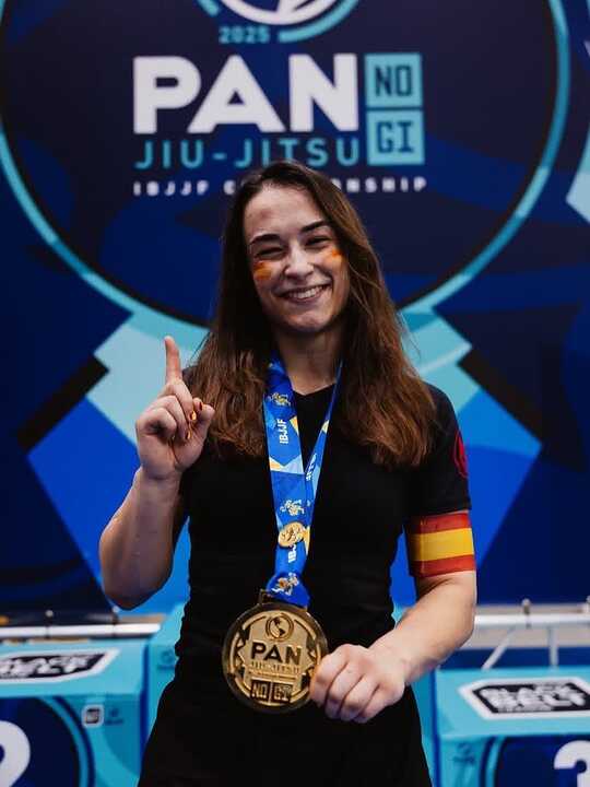 A monumental moment for Team Easton! 🥇 @anamayor_bjj just made history as our first adult major