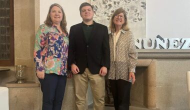 "Emociona conocer la ciudad un siglo después"