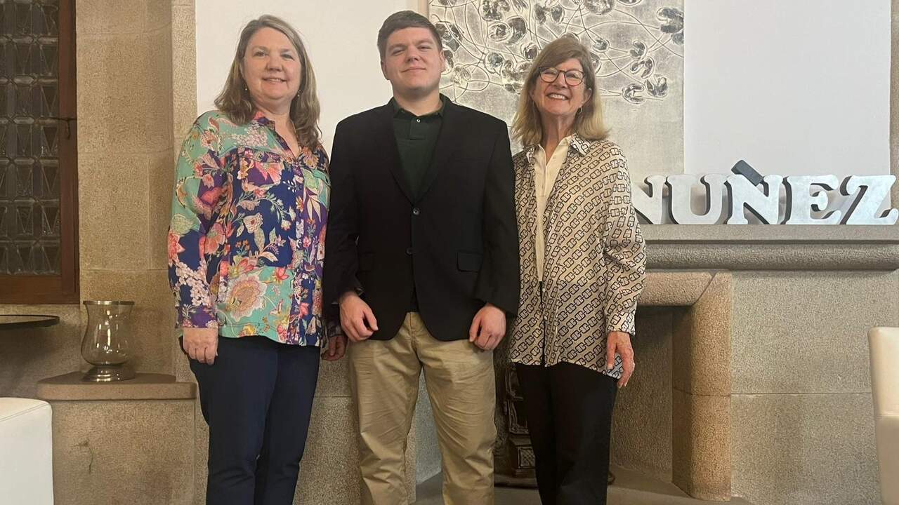 "Emociona conocer la ciudad un siglo después"