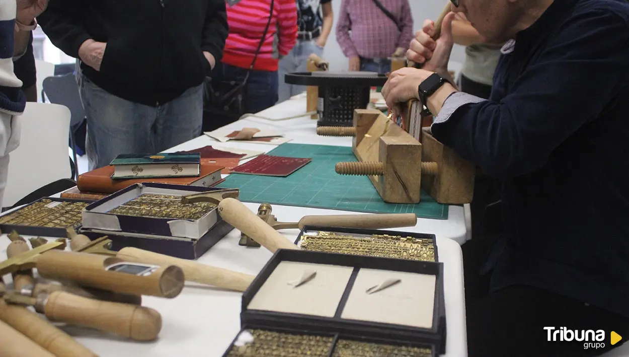 El singular taller con los libros como protagonistas en la Torre de los Anaya