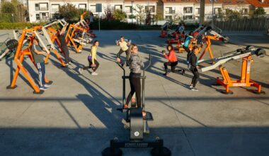 Adacen y sanitarios navarros promueven en Zizur Mayor el entrenamiento de fuerza para prevenir el ictus