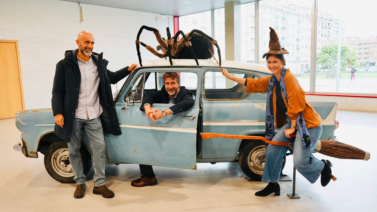 El coche de Harry Potter y su escoba ‘Nimbus 2000’ aterrizan en Vilagarcía