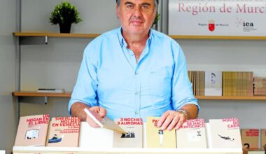 Javier Castro Flórez: «Me he hecho una especie de cabaña mental viviendo en Corvera rodeado de pájaros»