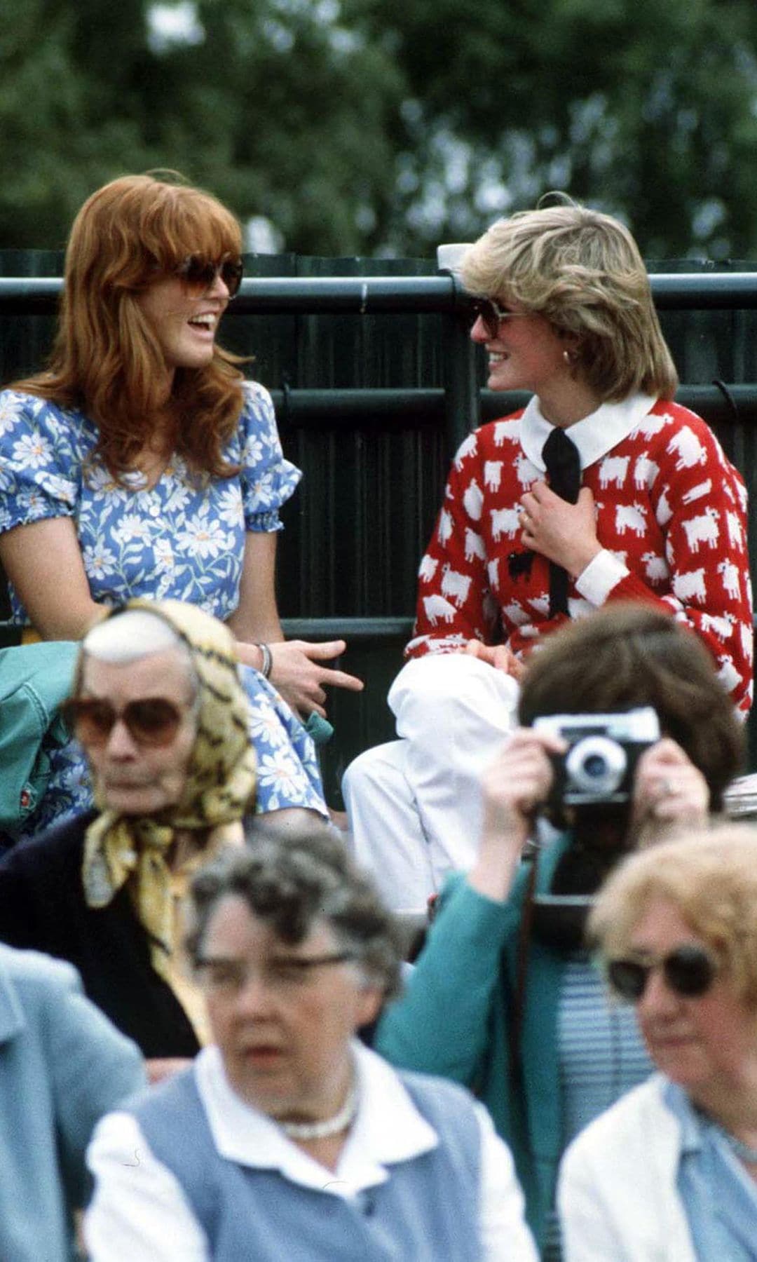 Durante años la princesa de Gales y la duquesa de York fueron inseparables, tras la muerte de Diana circularon varias teorías sobre su amistad