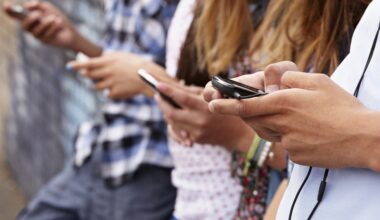Amadem alerta sobre la vulnerabilidad en la adolescencia y la influencia negativa de las redes sociales | Noticias de Xàbia / Jávea