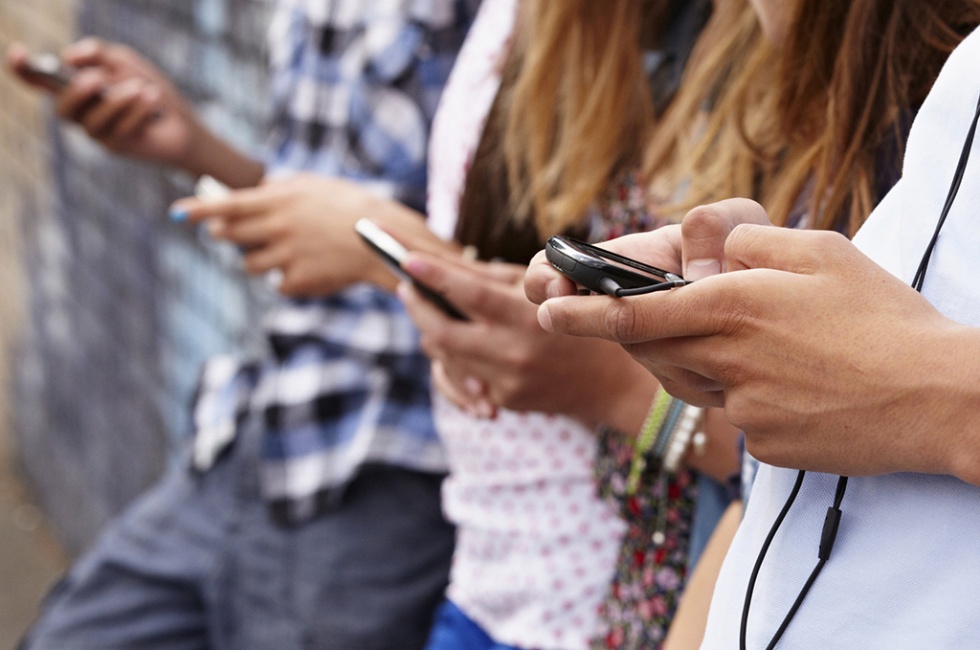 Amadem alerta sobre la vulnerabilidad en la adolescencia y la influencia negativa de las redes sociales | Noticias de Xàbia / Jávea