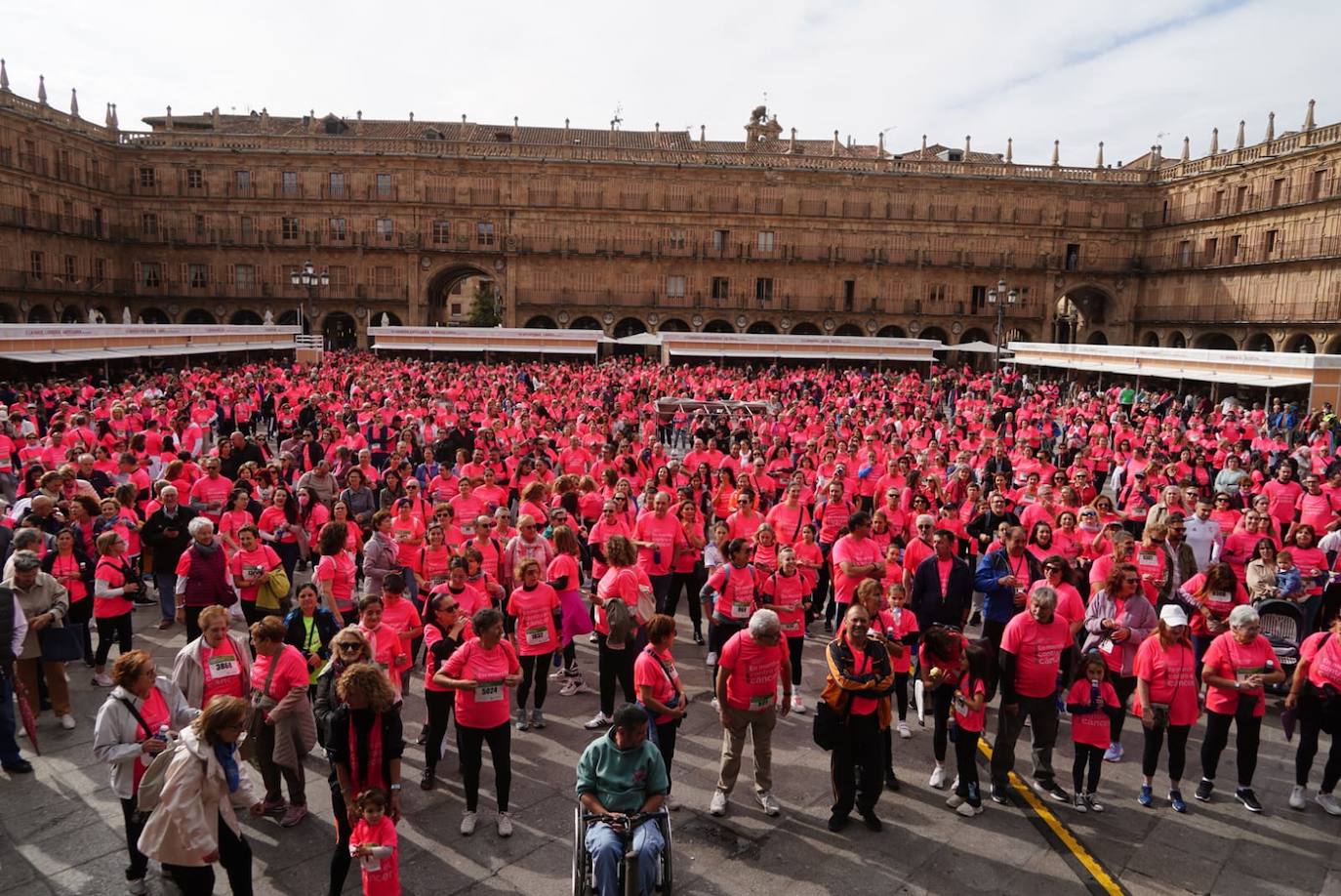 Salamanca 'se tiñe' de rosa por el cáncer