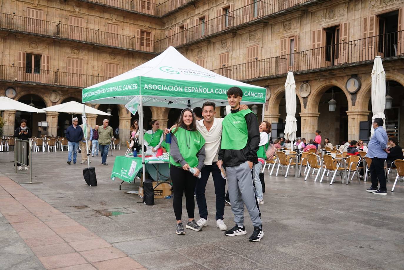 Salamanca 'se tiñe' de rosa por el cáncer
