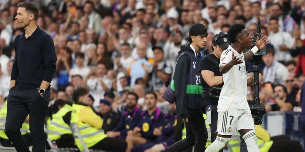 Monumental enfado de Vinicius tras ser sustituido por Xabi Alonso