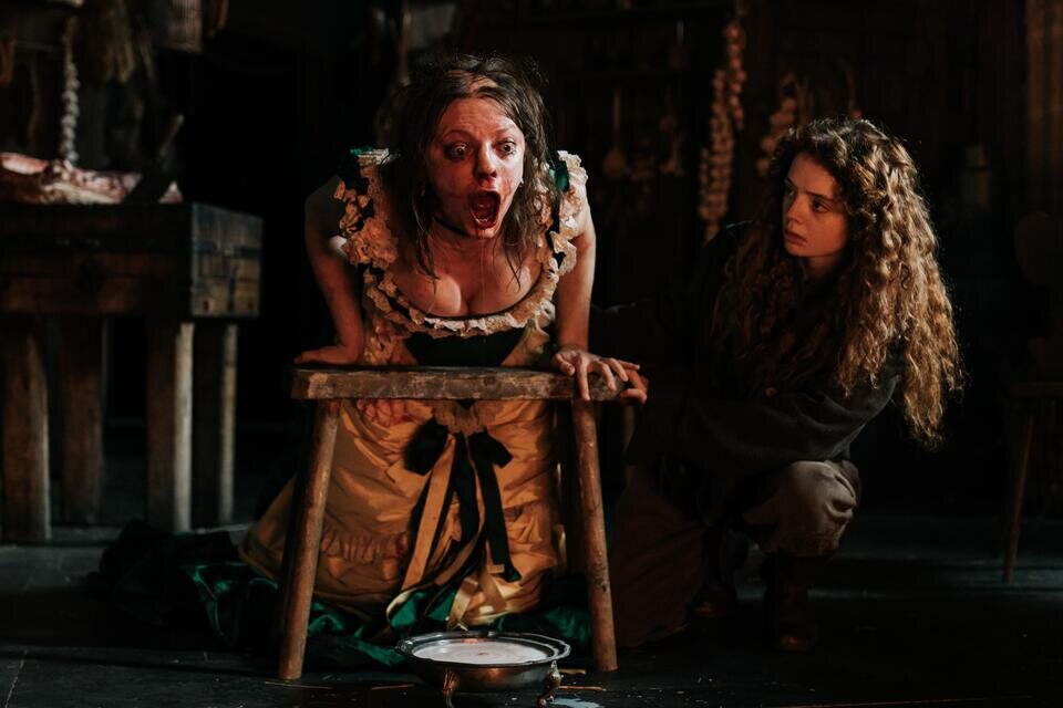 Lea Myren es Elvira, 'La hermanastra fea'