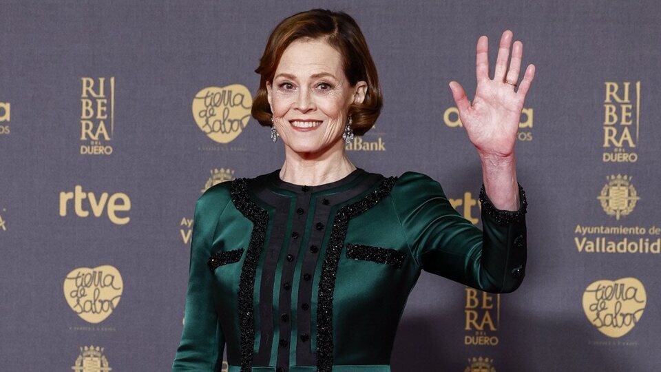 Sigourney Weaver en la alfombra roja de los Goya 2024