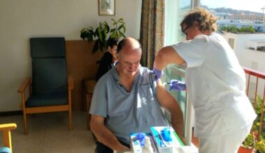 Vacunados contra gripe y Covid un centenar de usuarios de residencias y casi 200 escolares de Ibiza | Sociedad
