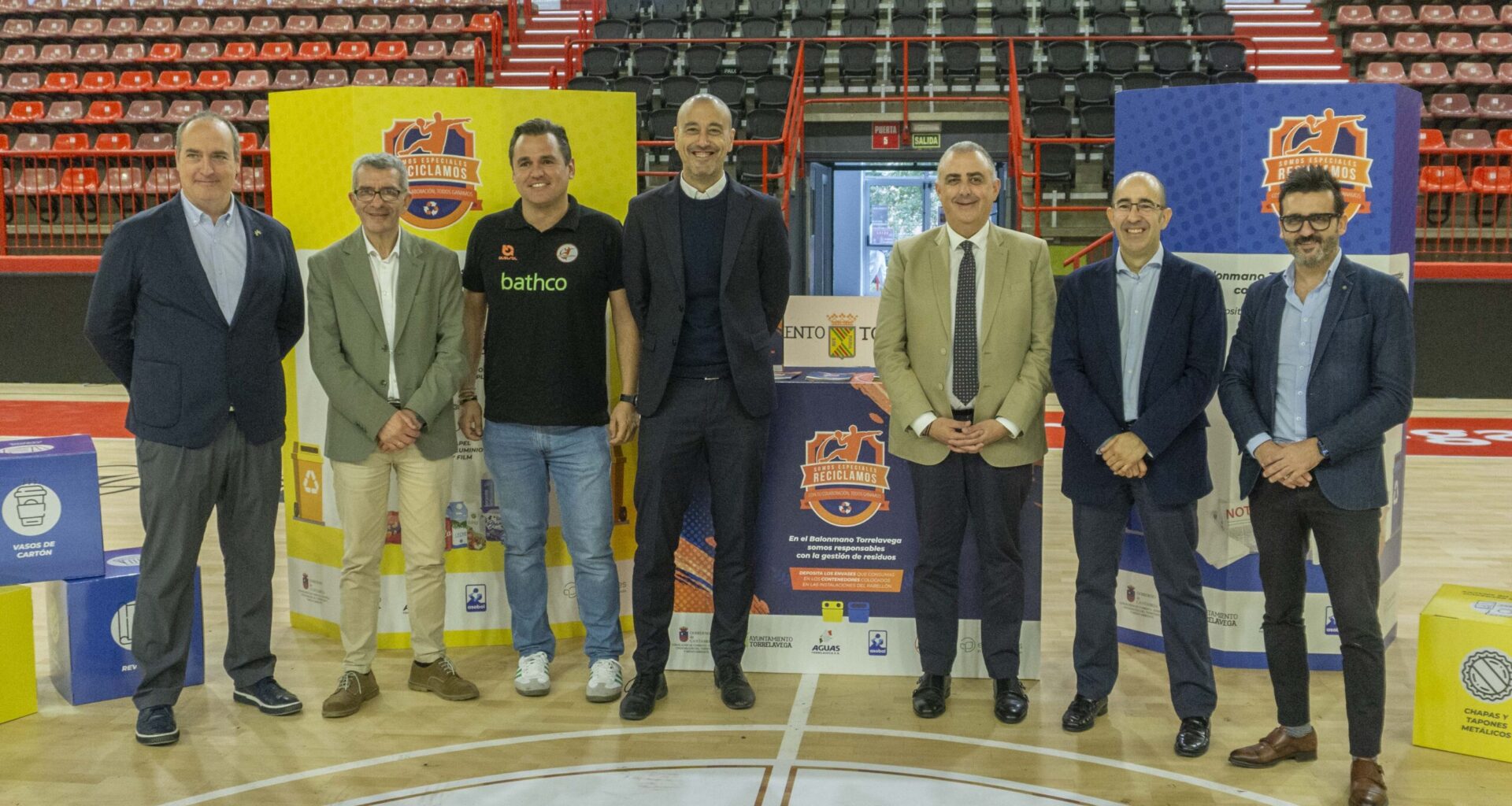 El BM Torrelavega presenta el proyecto ‘Somos Especiales, Reciclamos’ junto a Ecoembes y ASOBAL