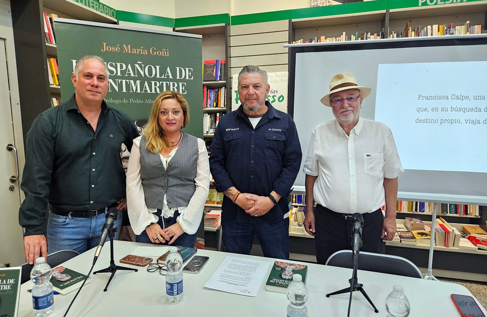 Diego Cruz acompaña a José María Goñi en la presentación de su libro 'La española de Montmartre'