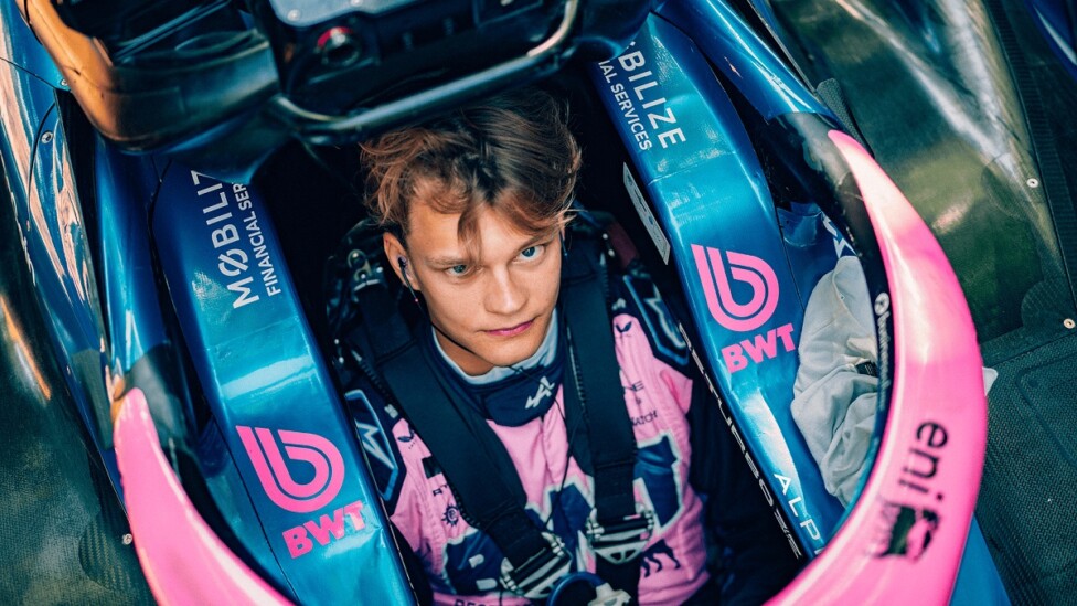 Aron volverá a manejar un Alpine en la primera práctica mexicana