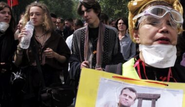 Los franceses piden la guillotina política para Macron