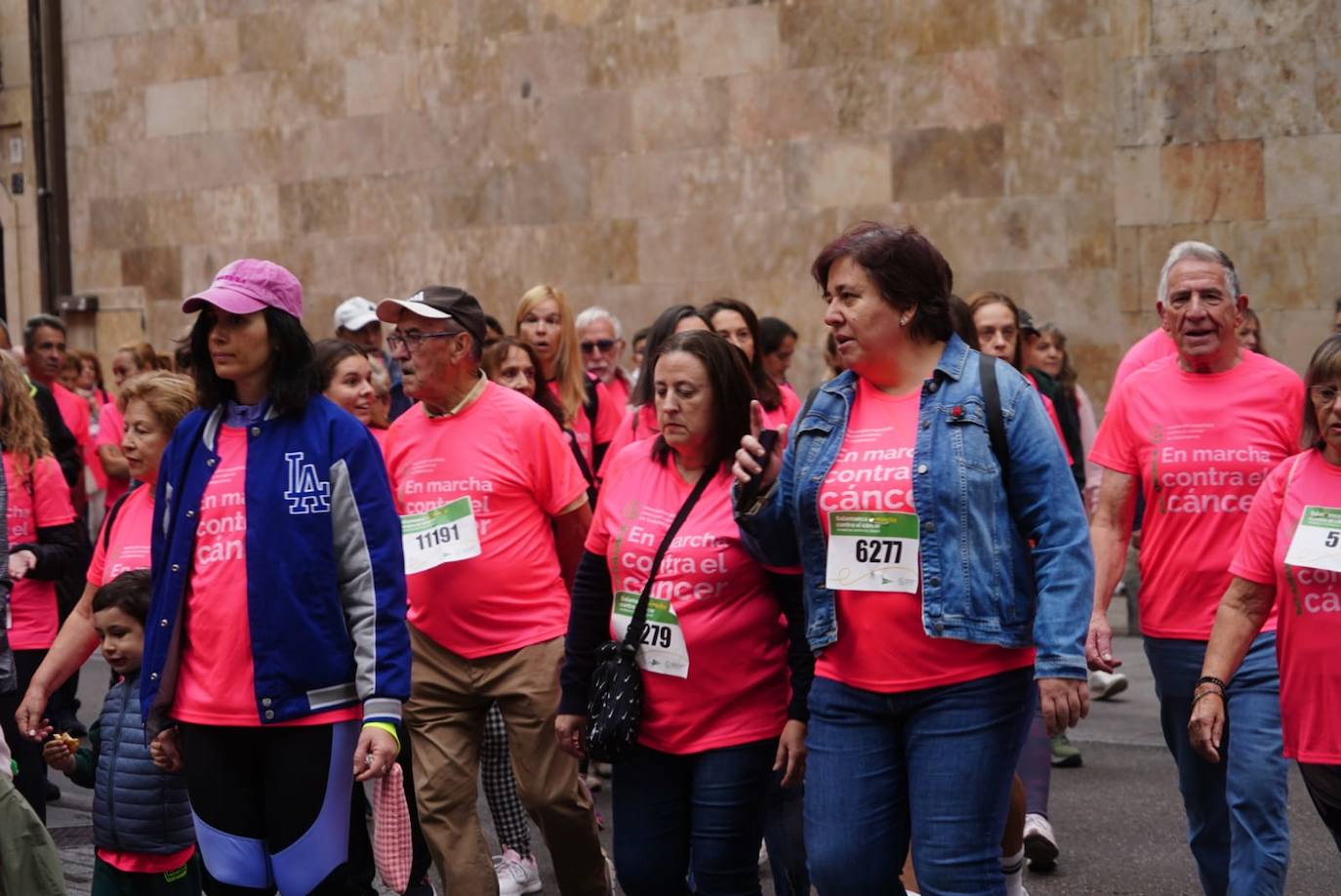Salamanca 'se tiñe' de rosa por el cáncer
