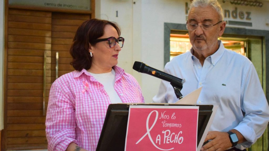 IU: "Alhama se empapó de rosa en el Día Contra el Cáncer de Mama"
