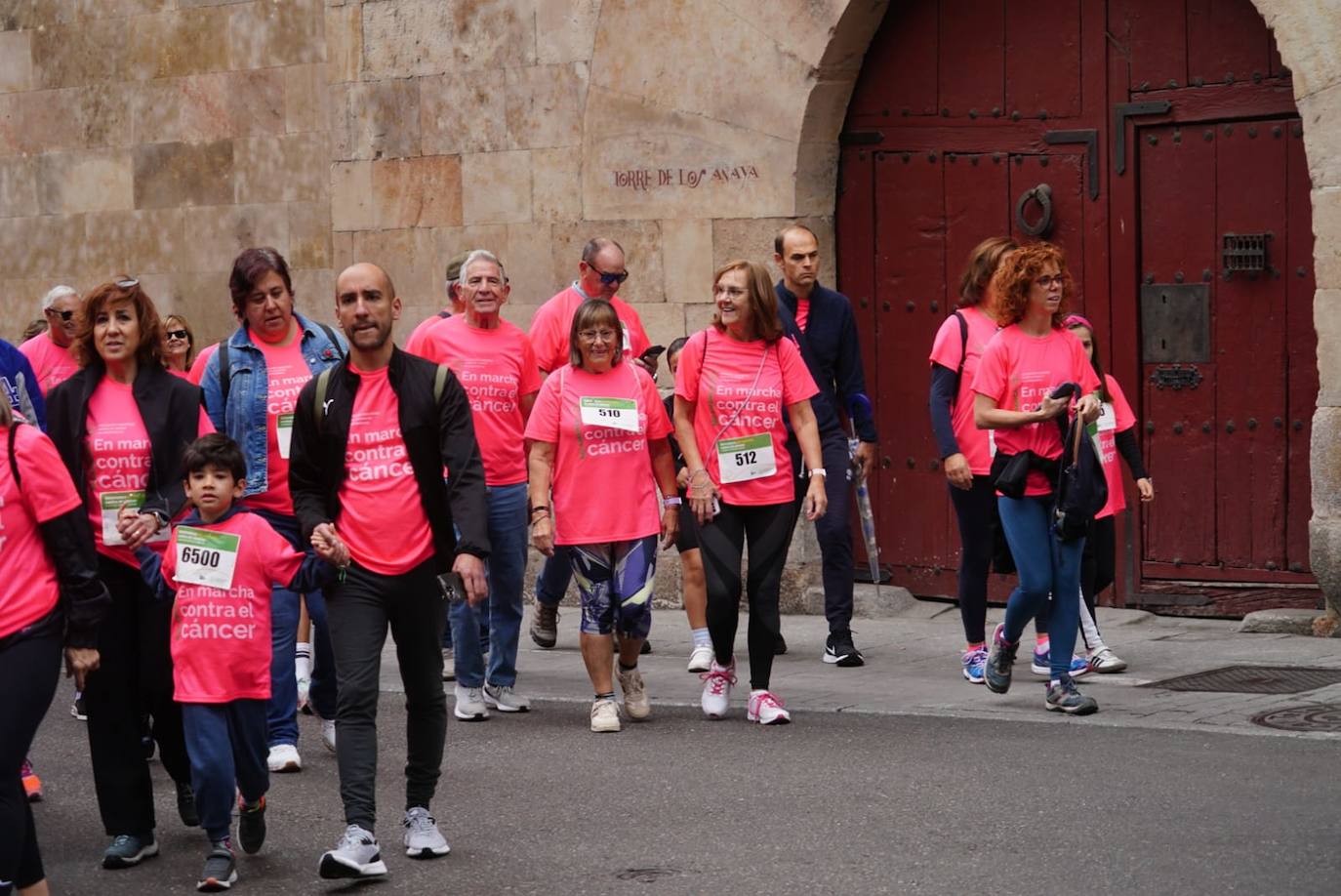 Salamanca 'se tiñe' de rosa por el cáncer