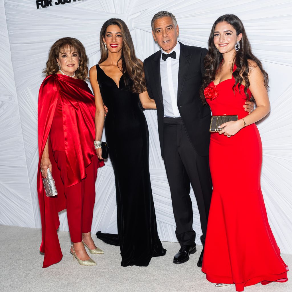 Baria Alamuddin, Amal Clooney, George Clooney y Mia Hamiyeh en Nueva York