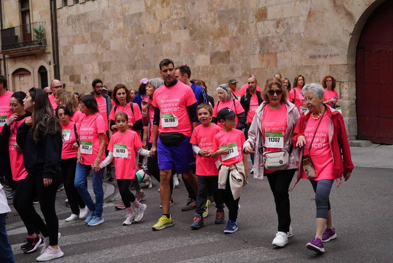 Salamanca 'se tiñe' de rosa por el cáncer