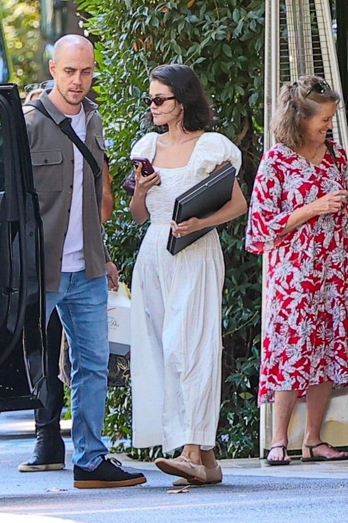 Selena Gomez fue vista saliendo de un Hotel Bel Air tras un almuerzo el pasado 9 de octubre.