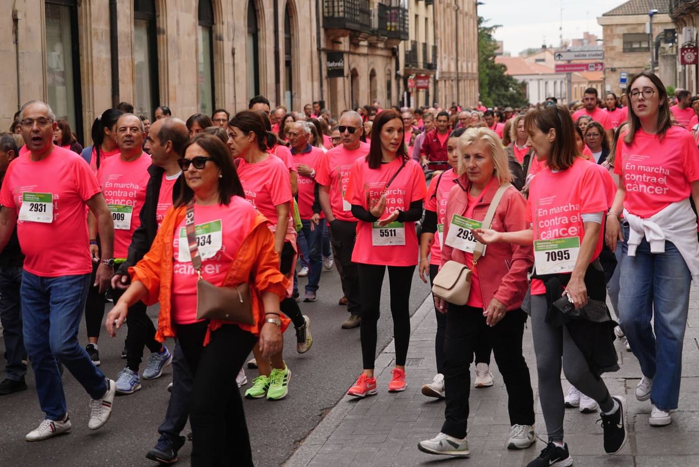Salamanca 'se tiñe' de rosa por el cáncer