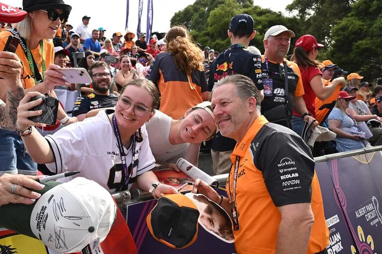 Zak Brown, CEO de McLaren, refutó las acusaciones de Álex Palou, acerca de las consideraciones de que el catalán tuviera el camino allanado para llegar a la Fórmula 1